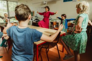 Yogareeksen in de klas - Ssstil... , ik chilll in de klas! - El Sole